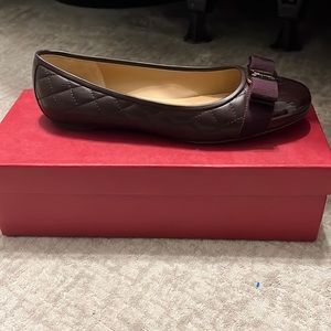 Salvatore Ferragamo Varina Flats in Dark Borde